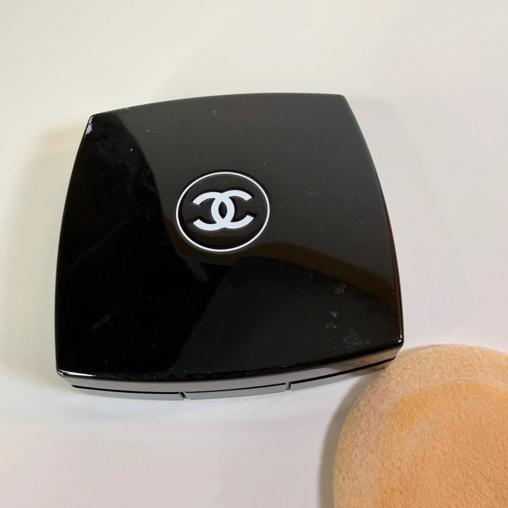 CHANEL matte keywords applicator